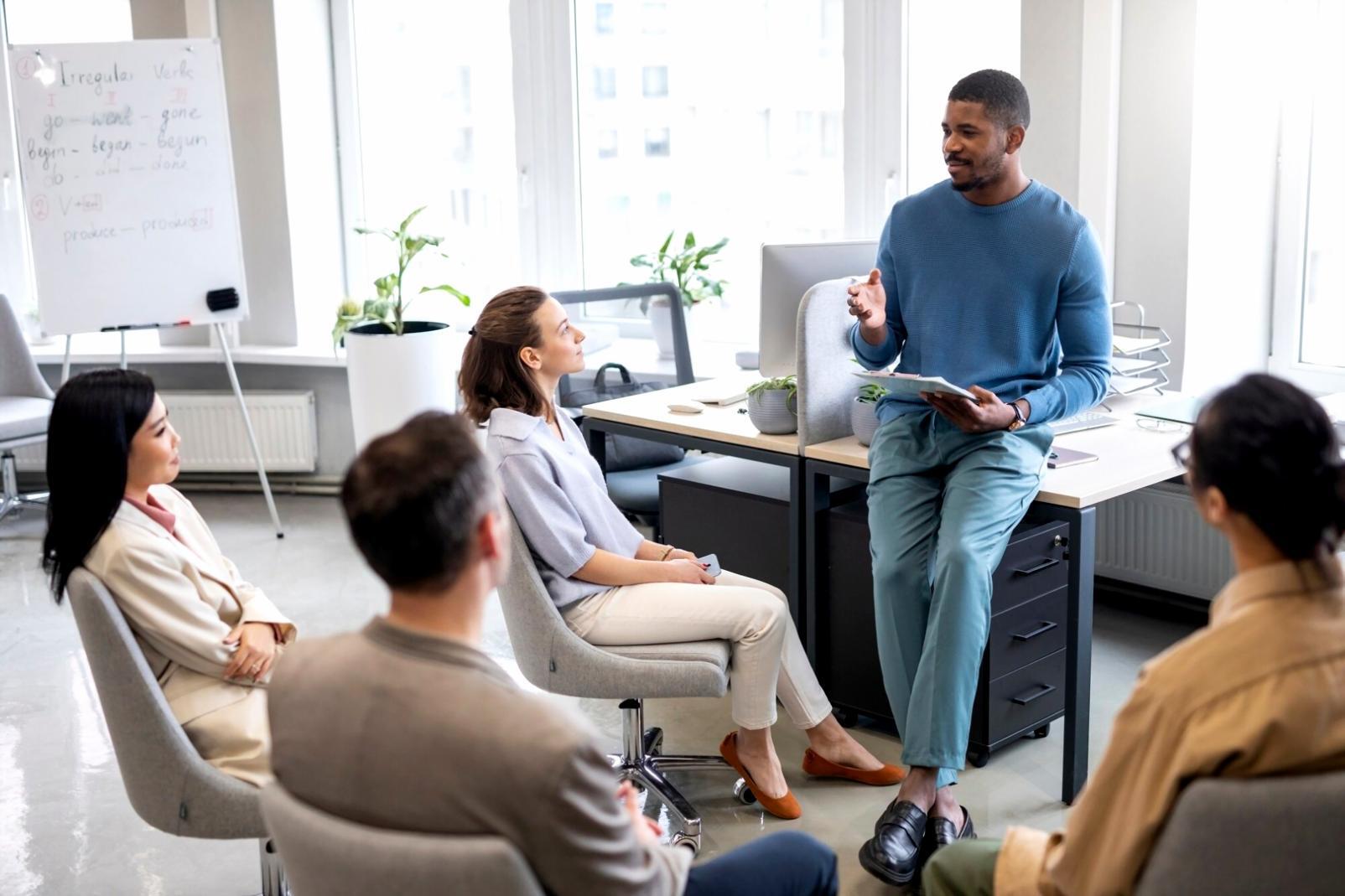 Environnement de travail moderne pour entrepreneurs et créateurs de startups